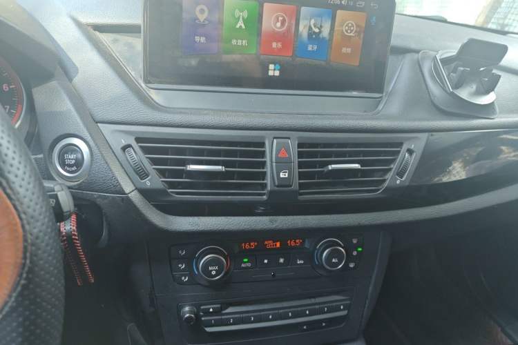 Used BMW X1 2010 xDrive25i Audio And AC Panel