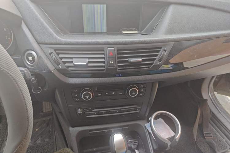 Used BMW X1 2010 xDrive25i Audio And AC Panel