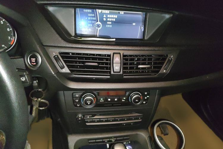 Used BMW X1 2010 xDrive25i Audio And AC Panel