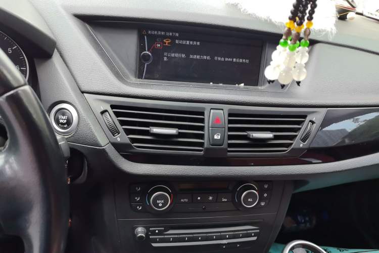 Used BMW X1 2010 sDrive18i Luxury Model Audio And AC Panel