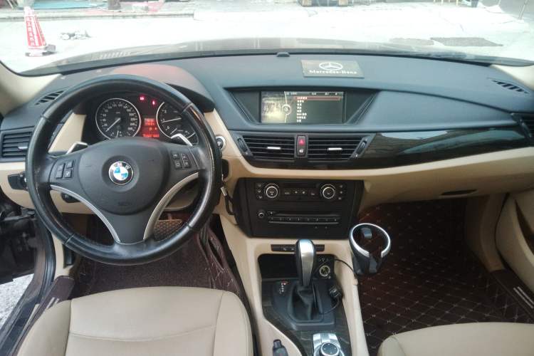Used BMW X1 2010 xDrive28i Audio And AC Panel
