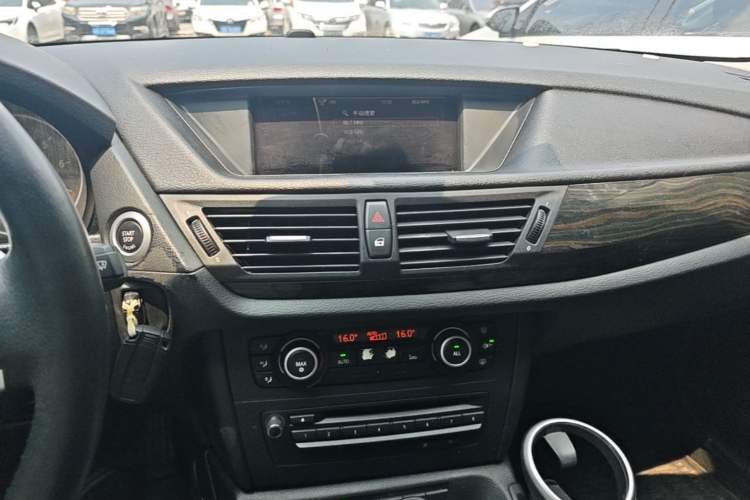 Used BMW X1 2010 xDrive28i Audio And AC Panel