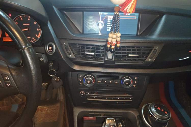 Used BMW X1 2010 sDrive18i Luxury Model Audio And AC Panel