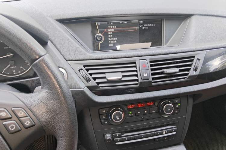 Used BMW X1 2010 sDrive18i Luxury Model Audio And AC Panel