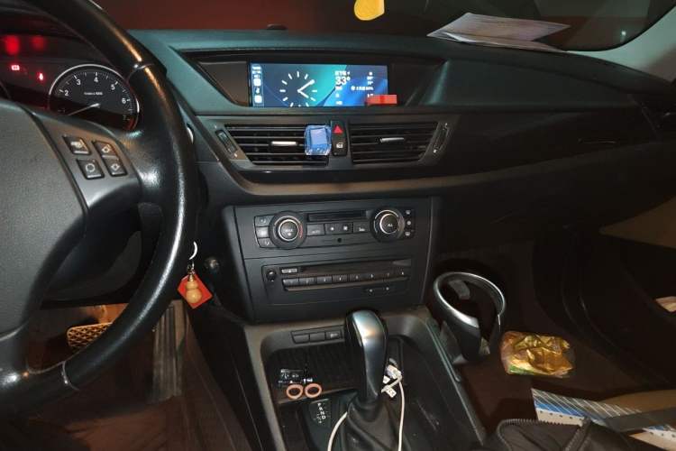 Used BMW X1 2010 xDrive25i Audio And AC Panel