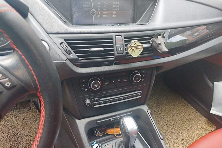 Used BMW X1 2010 xDrive25i Audio And AC Panel