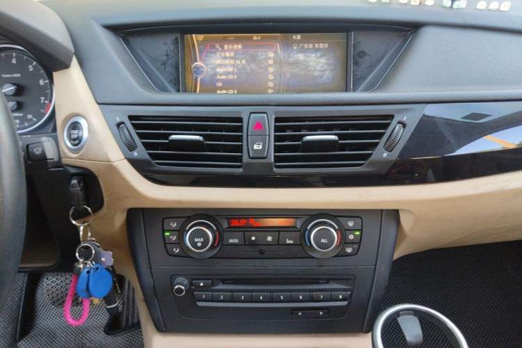 Used BMW X1 2010 xDrive25i Audio And AC Panel