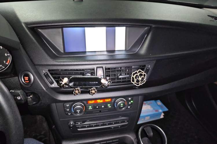 Used BMW X1 2010 sDrive18i Luxury Model Audio And AC Panel