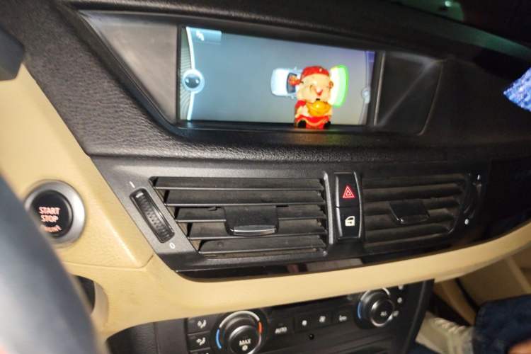 Used BMW X1 2010 sDrive18i Luxury Model Audio And AC Panel