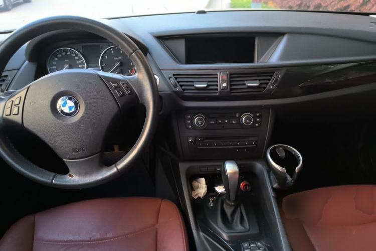 Used BMW X1 2010 sDrive18i Luxury Model Center Console