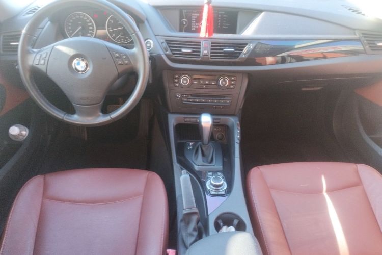 Used BMW X1 2010 sDrive18i Luxury Model Center Console