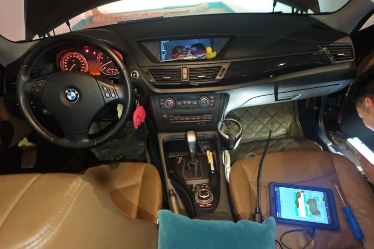 Used BMW X1 2010 xDrive25i Center Console