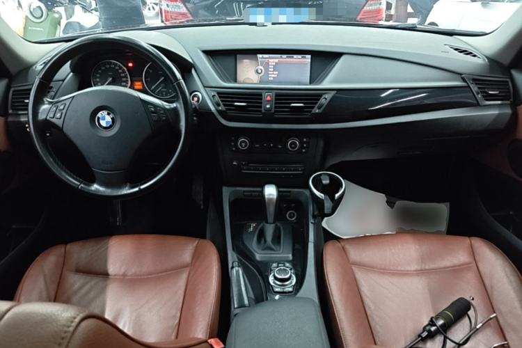 Used BMW X1 2010 sDrive18i Luxury Model Center Console