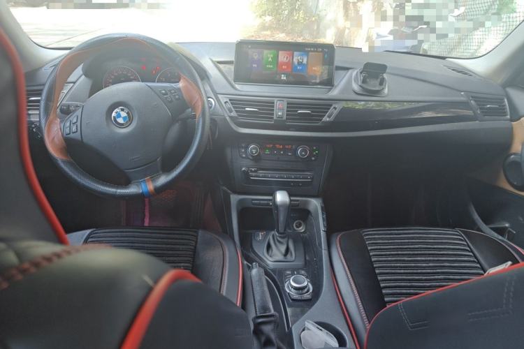 Used BMW X1 2010 xDrive25i Center Console
