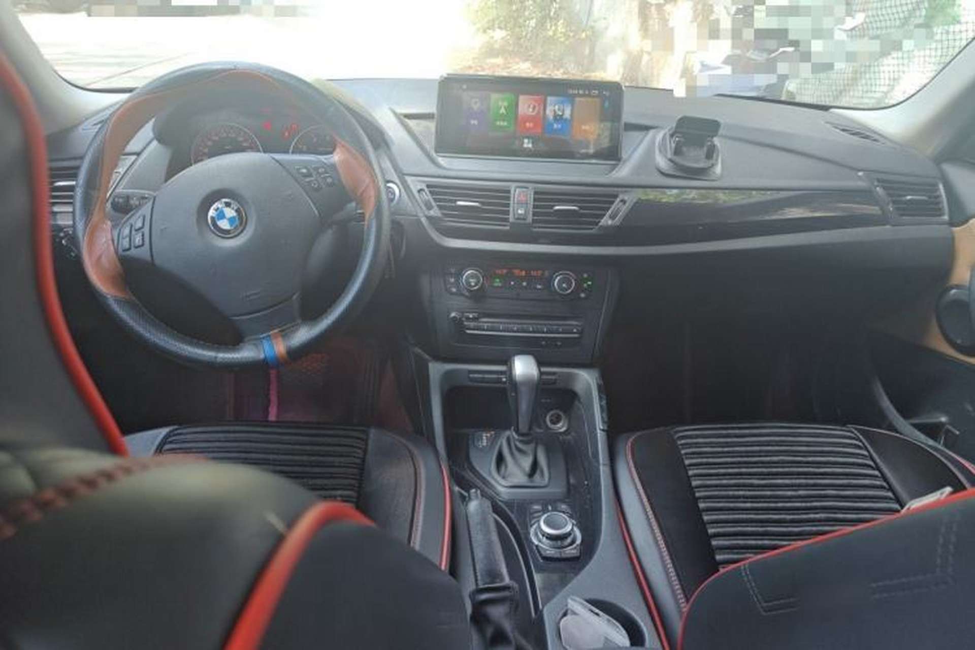 Used BMW X1 2010 xDrive25i Center Console
