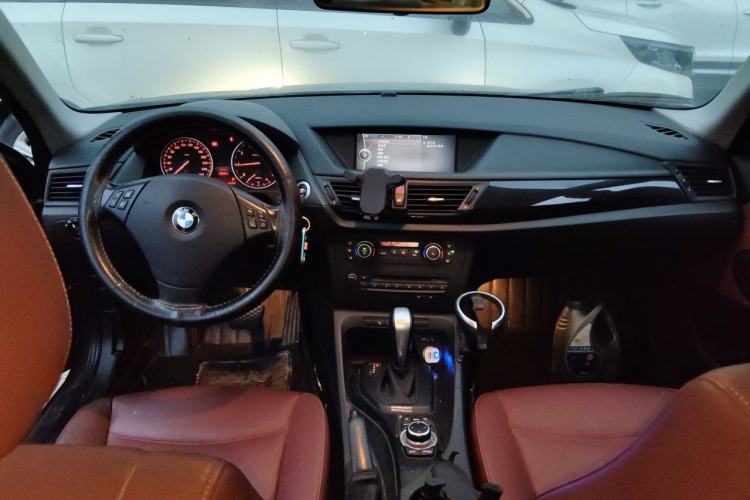 Used BMW X1 2010 sDrive18i Luxury Model Center Console