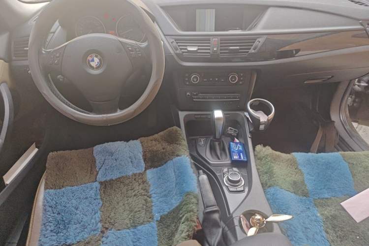 Used BMW X1 2010 xDrive25i Center Console