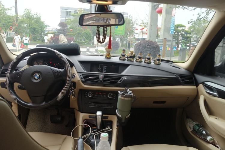 Used BMW X1 2010 xDrive25i Center Console