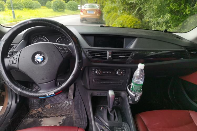 Used BMW X1 2010 xDrive25i Center Console