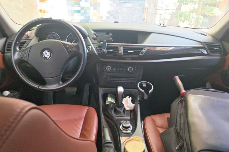 Used BMW X1 2010 xDrive25i Center Console
