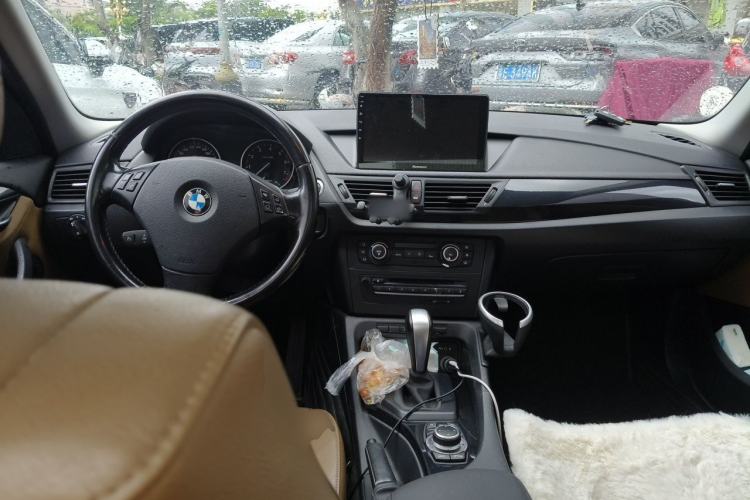 Used BMW X1 2010 xDrive25i Center Console