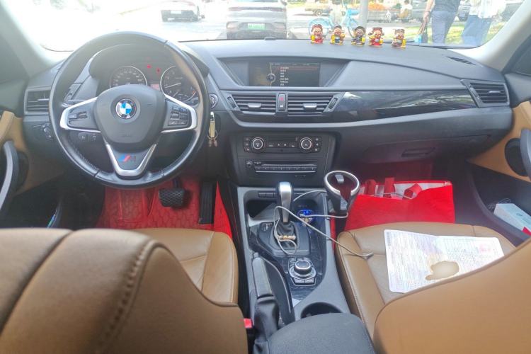 Used BMW X1 2010 xDrive25i Center Console