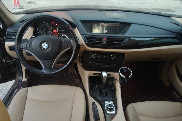 Used BMW X1 2010 xDrive28i Center Console