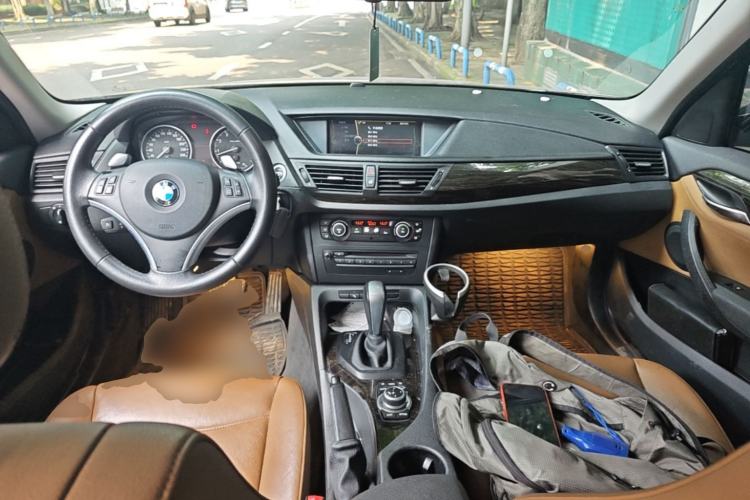 Used BMW X1 2010 xDrive28i Center Console