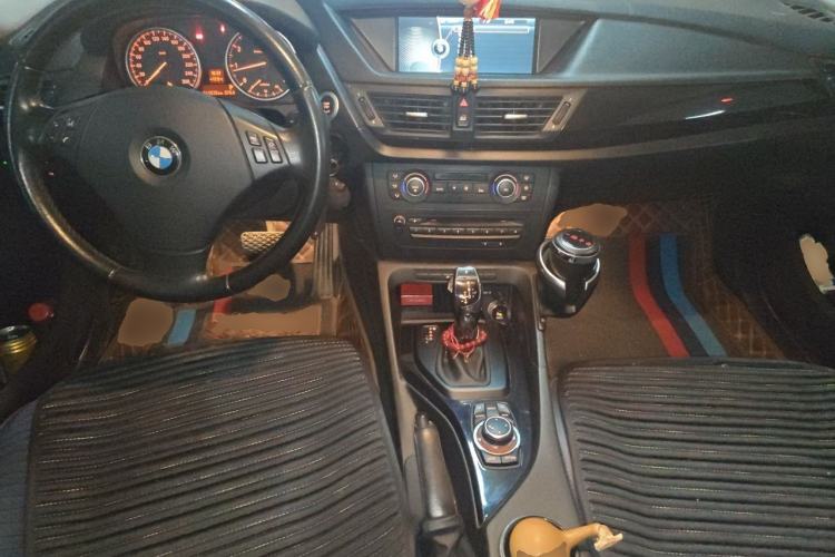Used BMW X1 2010 sDrive18i Luxury Model Center Console
