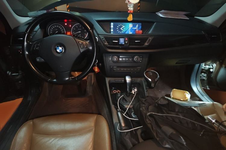 Used BMW X1 2010 xDrive25i Center Console