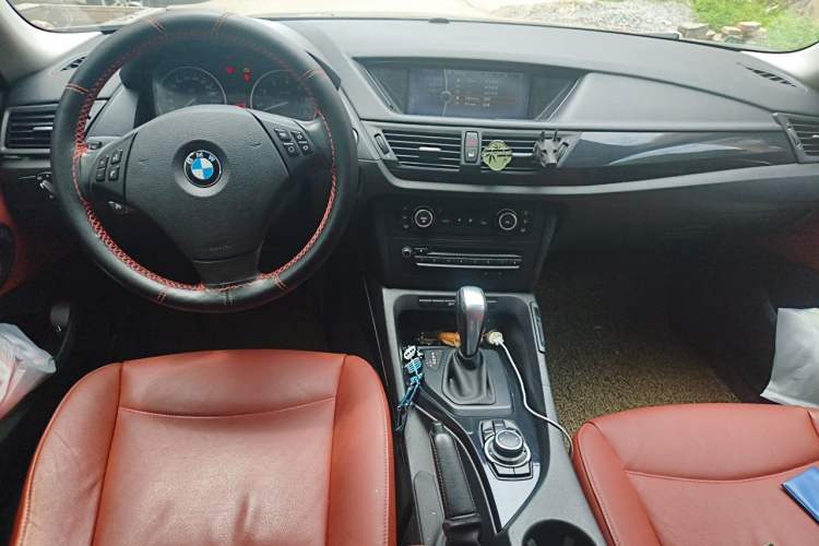 Used BMW X1 2010 xDrive25i Center Console