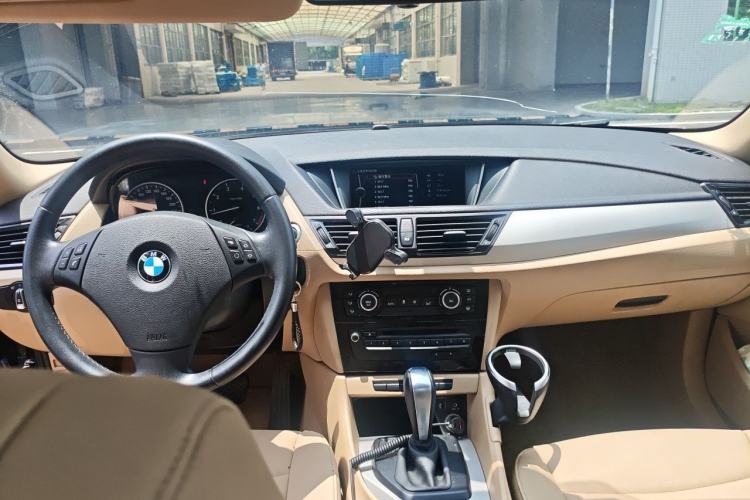 Used BMW X1 2010 sDrive18i Luxury Model Center Console