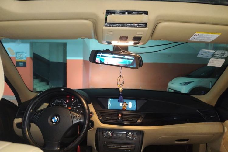 Used BMW X1 2010 sDrive18i Luxury Model Center Console