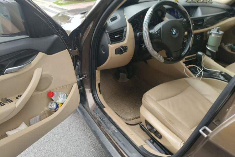 Used BMW X1 2010 xDrive25i Driver Seat