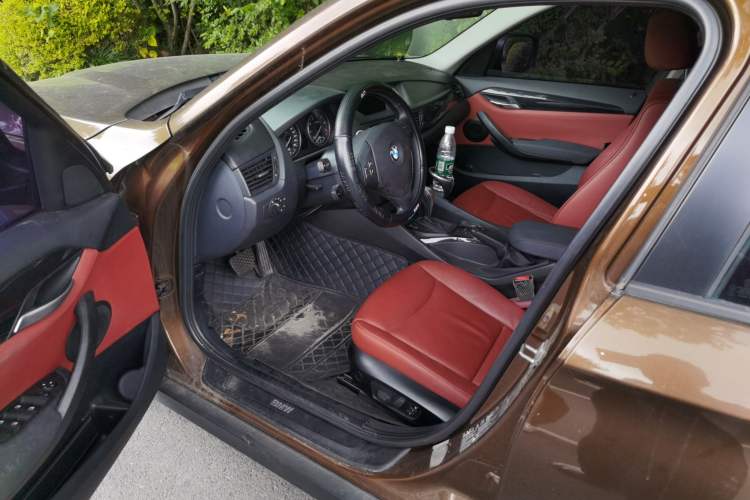 Used BMW X1 2010 xDrive25i Driver Seat