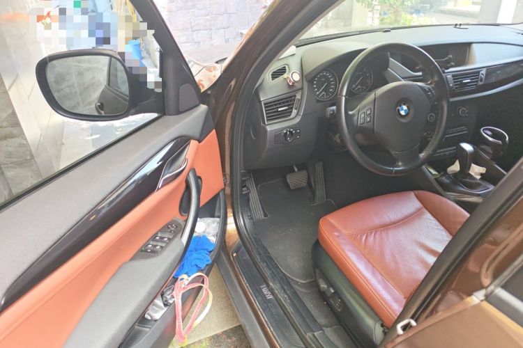 Used BMW X1 2010 xDrive25i Driver Seat