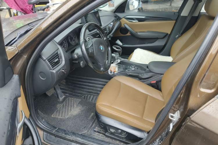 Used BMW X1 2010 xDrive25i Driver Seat