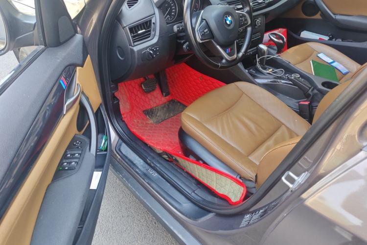 Used BMW X1 2010 xDrive25i Driver Seat