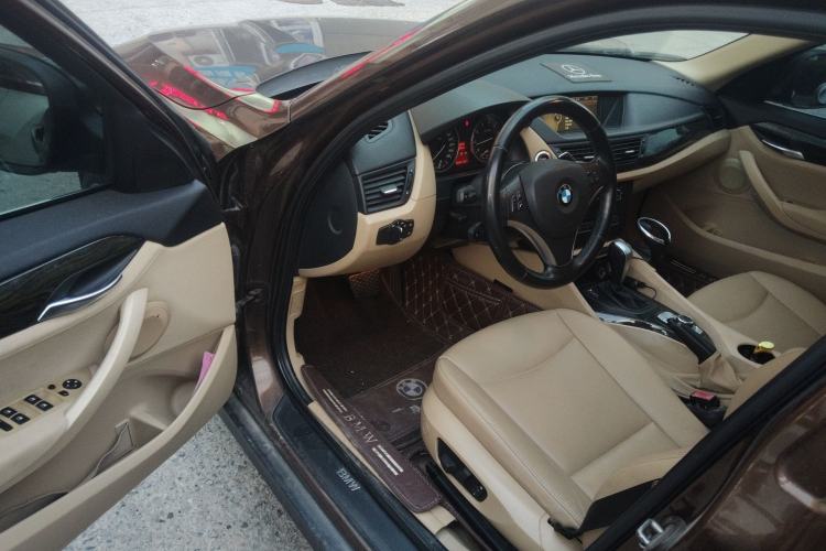 Used BMW X1 2010 xDrive28i Driver Seat