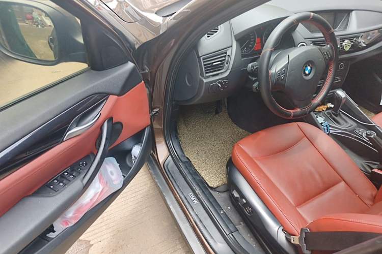 Used BMW X1 2010 xDrive25i Driver Seat