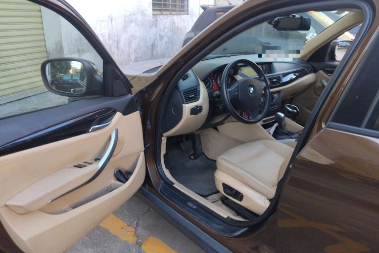 Used BMW X1 2010 xDrive25i Driver Seat