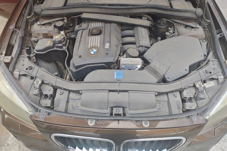 Used BMW X1 2010 xDrive25i Engine Bay