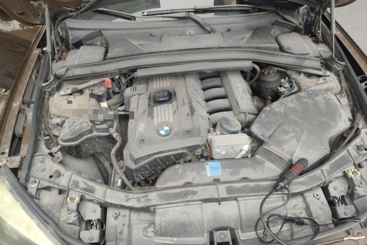 Used BMW X1 2010 xDrive25i Engine Bay