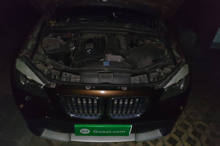 Used BMW X1 2010 xDrive25i Engine Bay