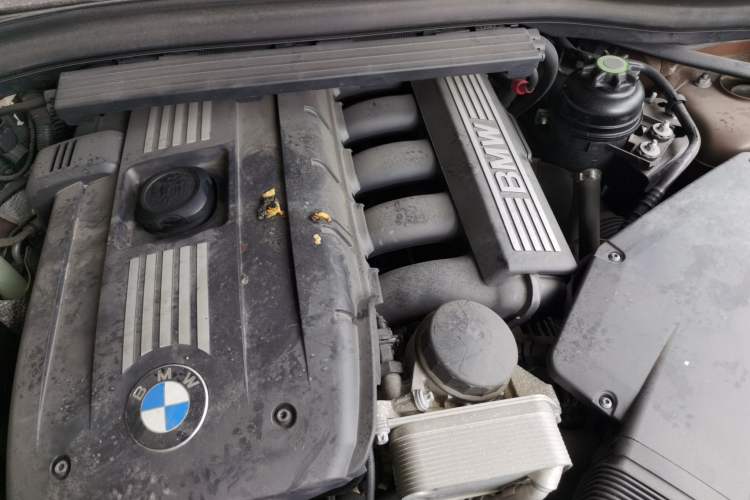 Used BMW X1 2010 xDrive25i Engine Bay