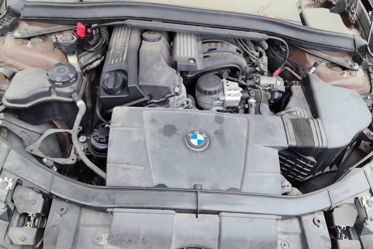 Used BMW X1 2010 sDrive18i Luxury Model Engine Bay