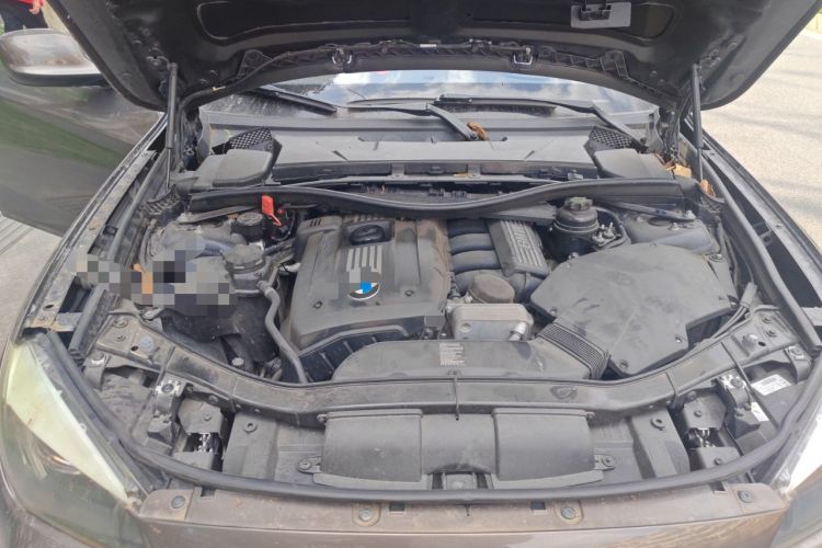 Used BMW X1 2010 xDrive25i Engine Bay
