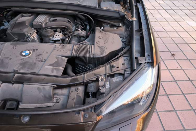 Used BMW X1 2010 sDrive18i Luxury Model Engine Bay Left