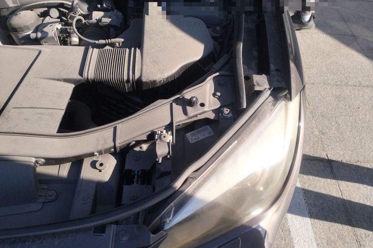 Used BMW X1 2010 sDrive18i Luxury Model Engine Bay Left