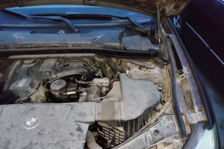 Used BMW X1 2010 sDrive18i Luxury Model Engine Bay Left